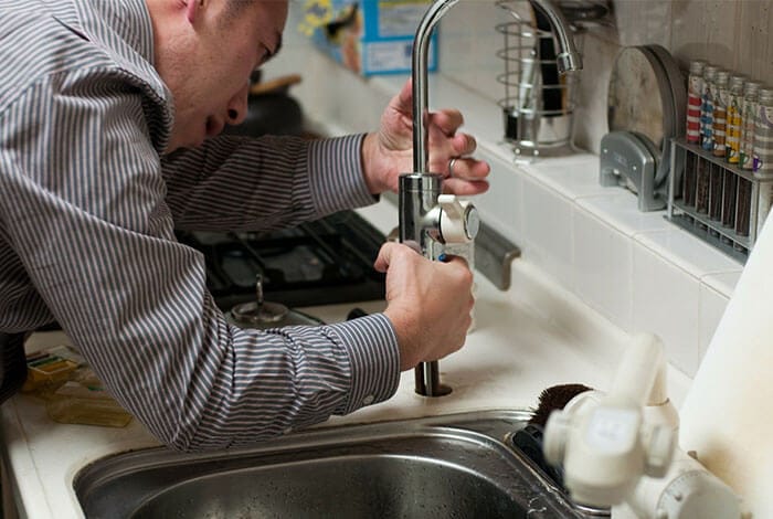 Startseite plumber handyman repair.jpg
